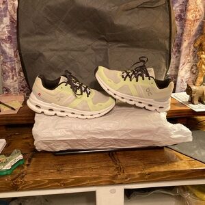 On Running Men's Shoes - Light Green and Gray